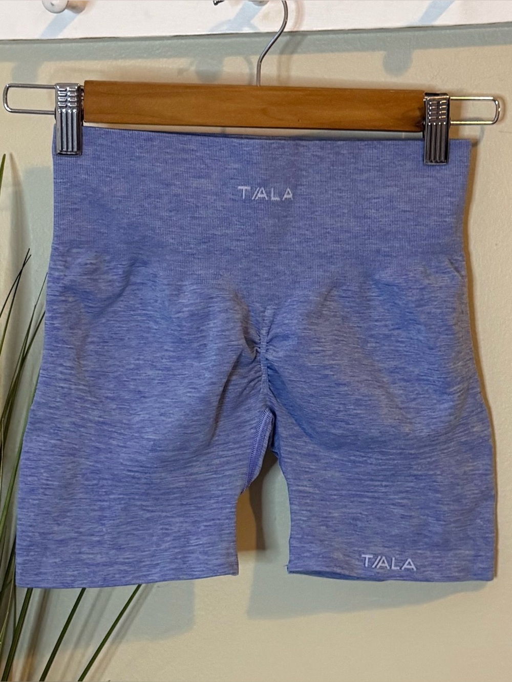 Tala Sculpt Seamless Scrunch 5” Bike Shorts Size Small Heather Lavender EUC!